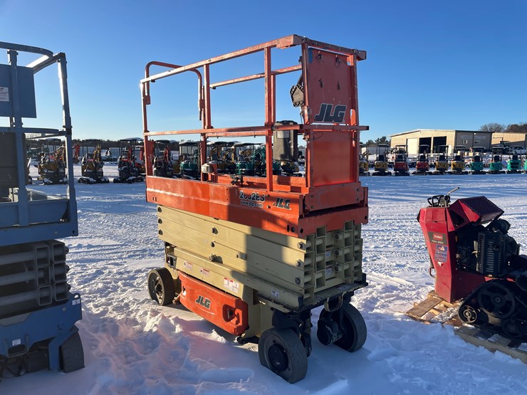 #1005-•-jlg-2632-scissor-lift-image-2