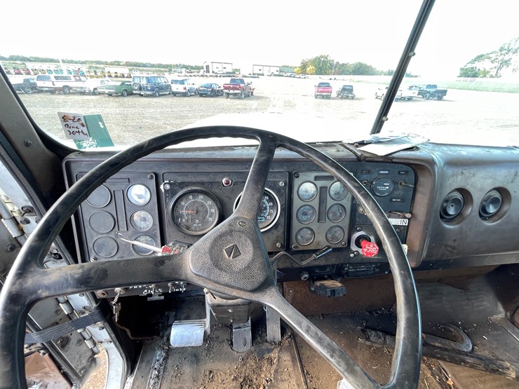 international-9300-image-22