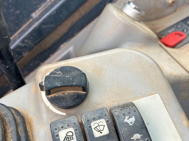 2029-deere-60g-image-30