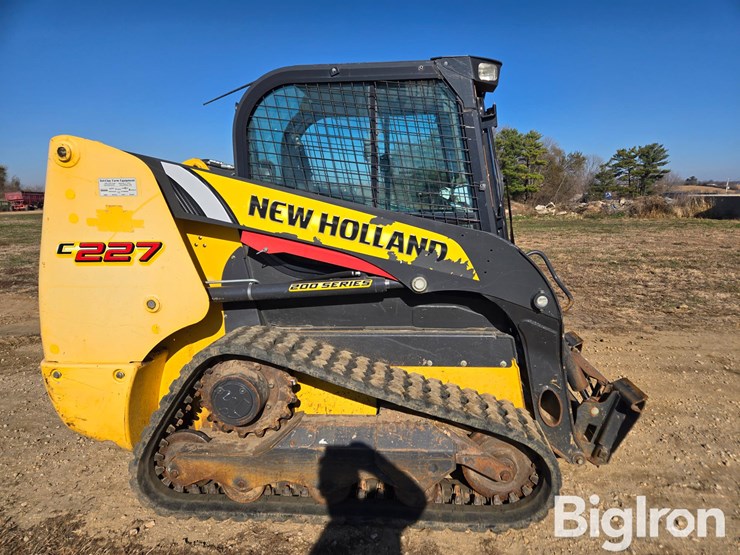 new-holland-c227-image-4