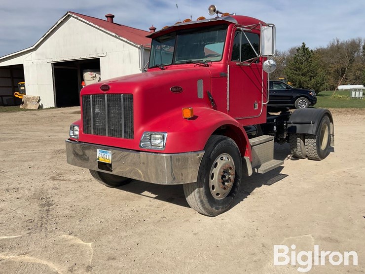 2004-peterbilt-330-image-1