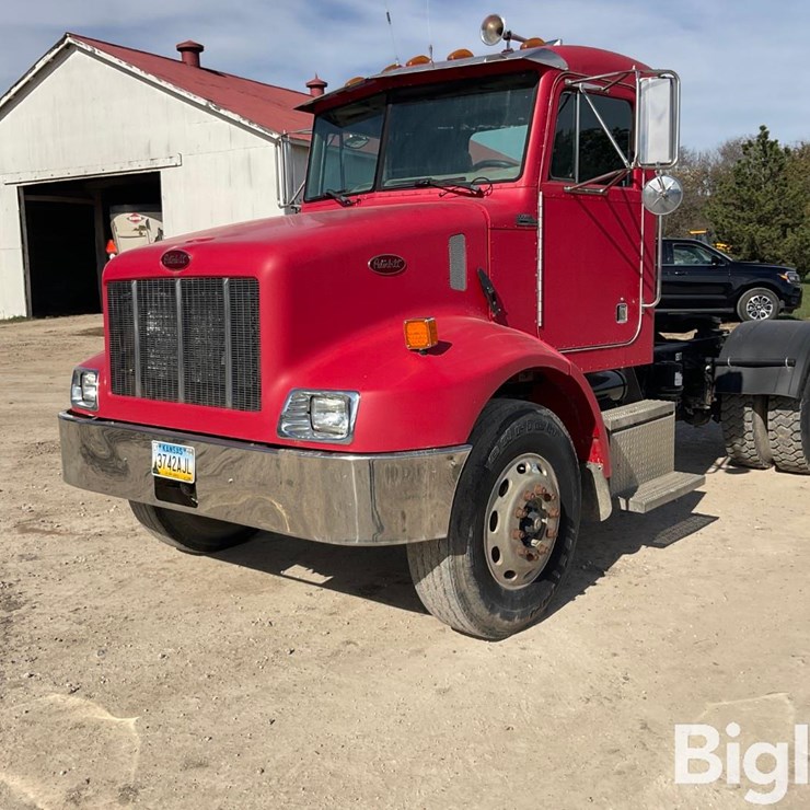 2004 PETERBILT 330