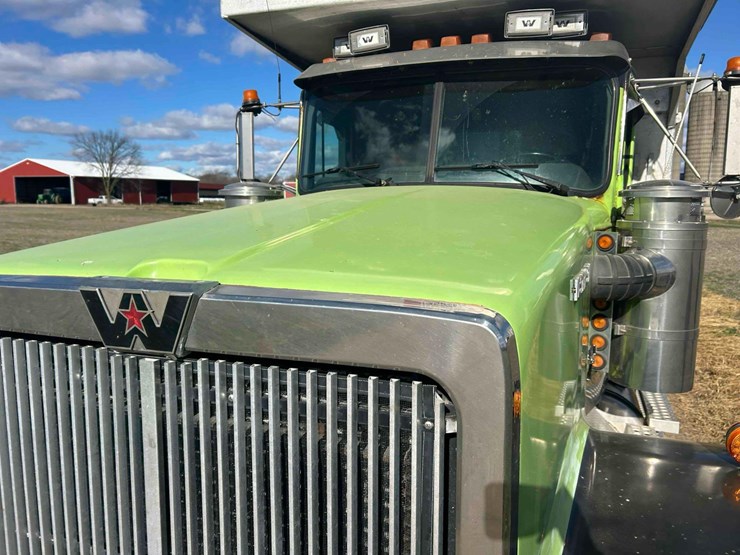western-star-4964f-image-16