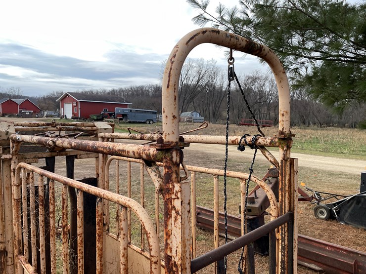 #207-•-for-most-cattle-chute-with-head-gate-(boyceville,-wi)-image-14