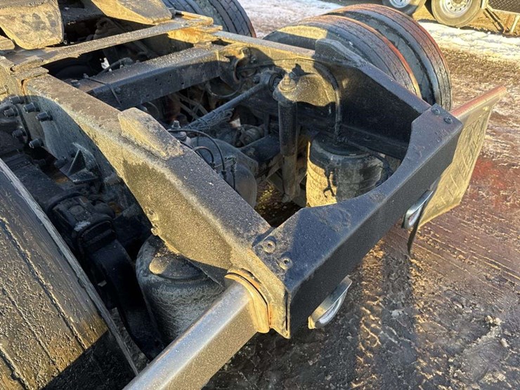 2001-peterbilt-379-image-15