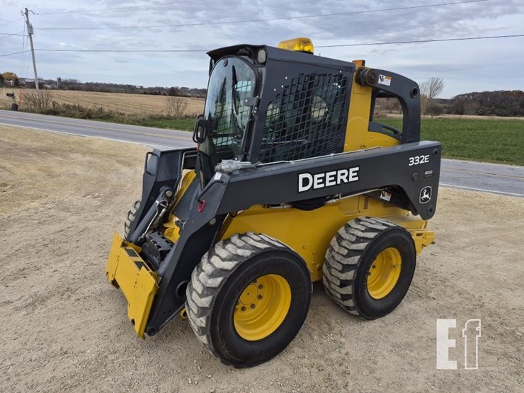 deere-332e-image-1