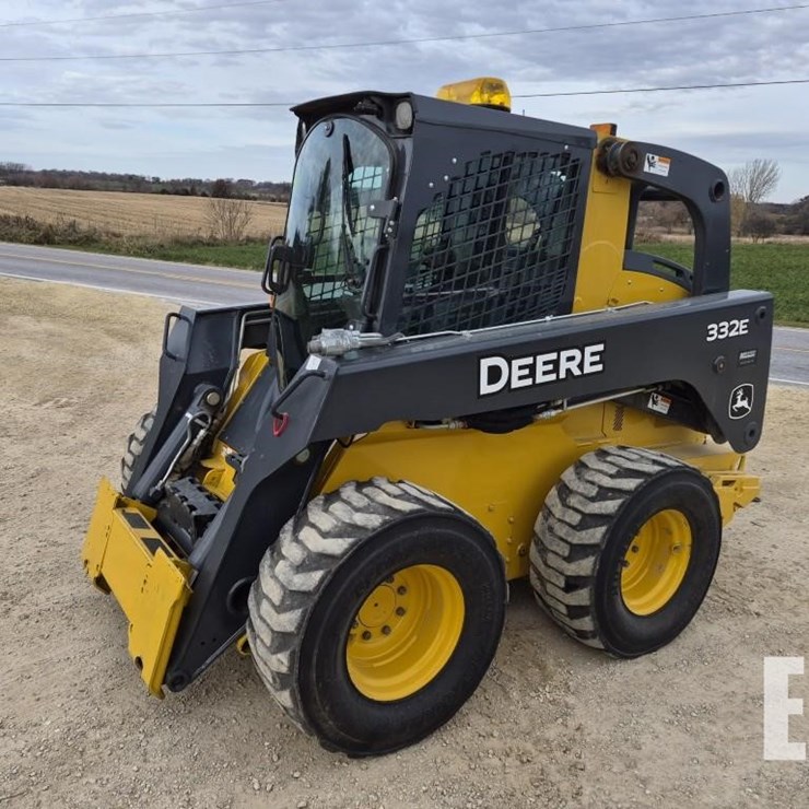 DEERE 332E