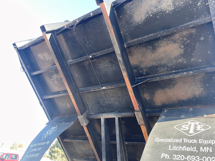 2010-ford-f550-image-35