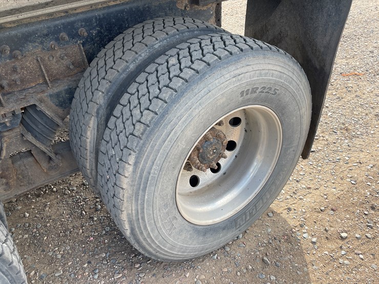 international-7400-image-13