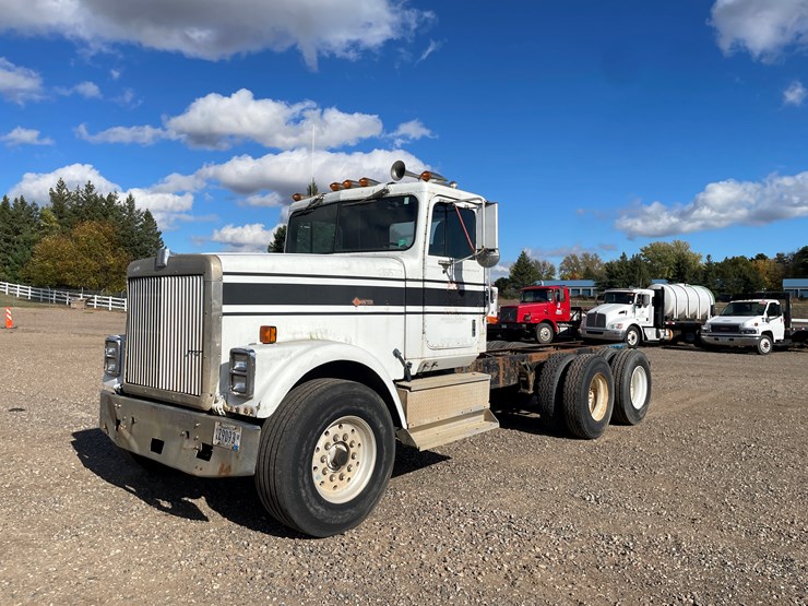 #1104-•-1989-international-truck-tractor-**should-be-trailered**-(has-mn-title)-image-1