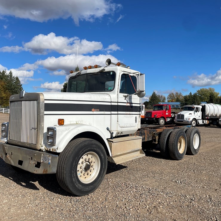 #1104 • 1989 International Truck Tractor **Should be Trailered** (Has MN Title)