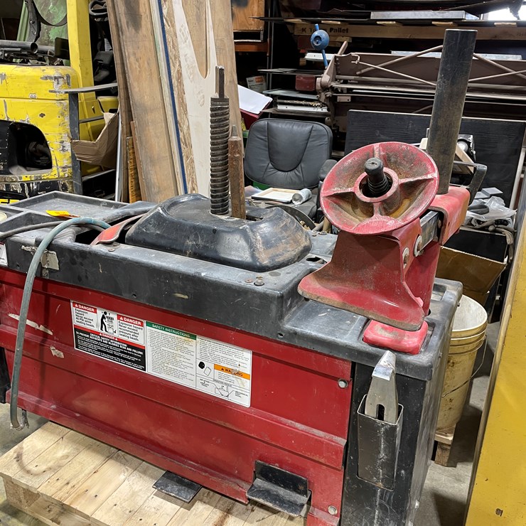 #7901 • Coats 4050A Tire Changer