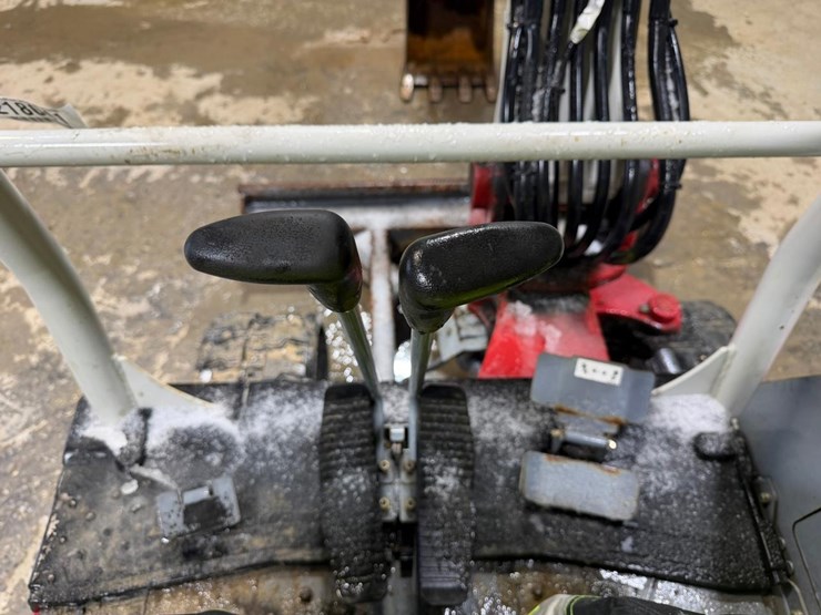 takeuchi-tb230-image-33