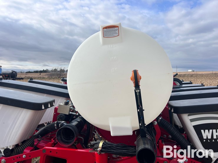 2018-white-9200-12r30”-front-fold-planter-image-13