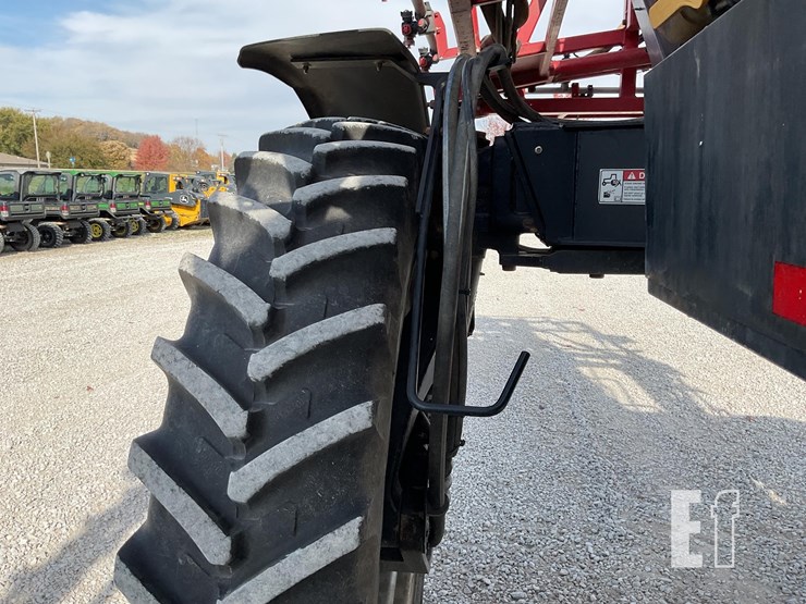 case-ih-patriot-3330-image-21