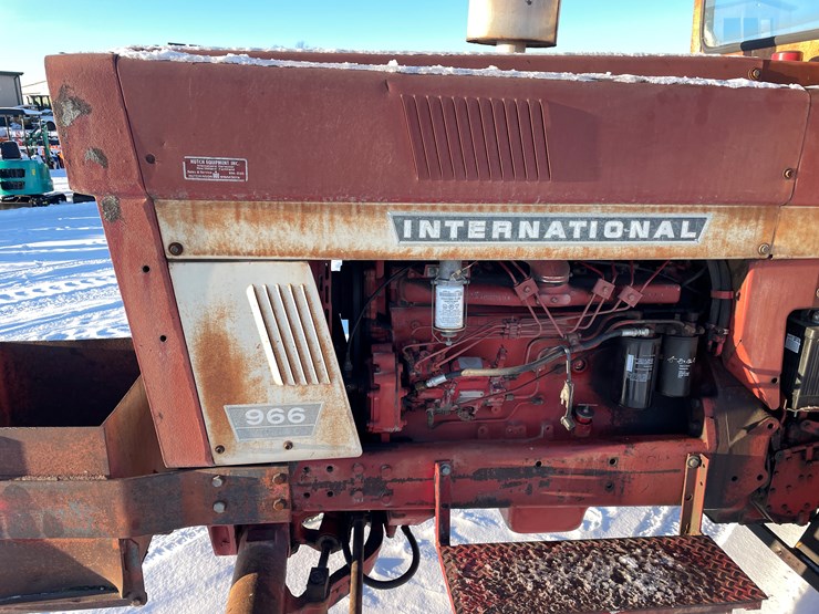 #1007-•-international-966-farmall-image-22