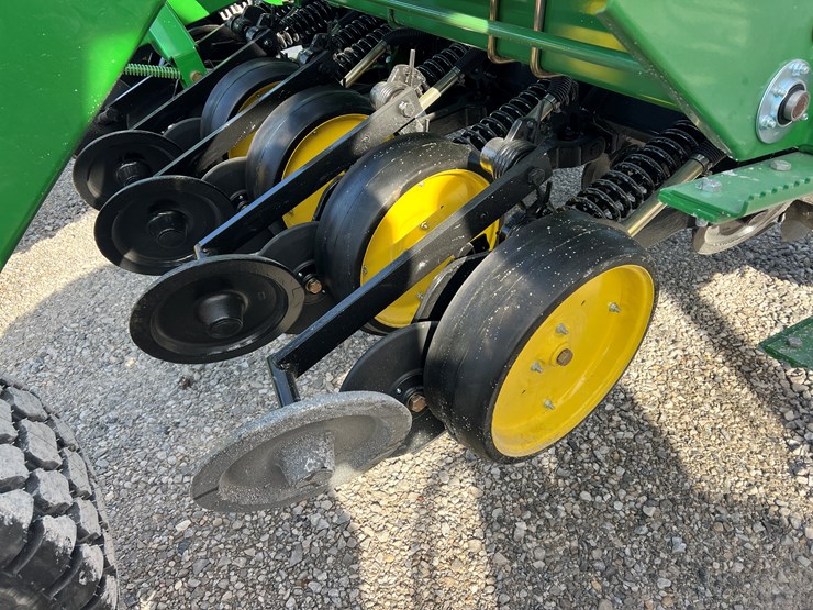 john-deere-750-image-11