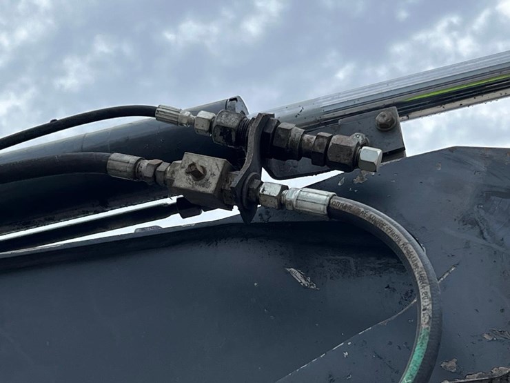 2010-john-deere-60d-image-9