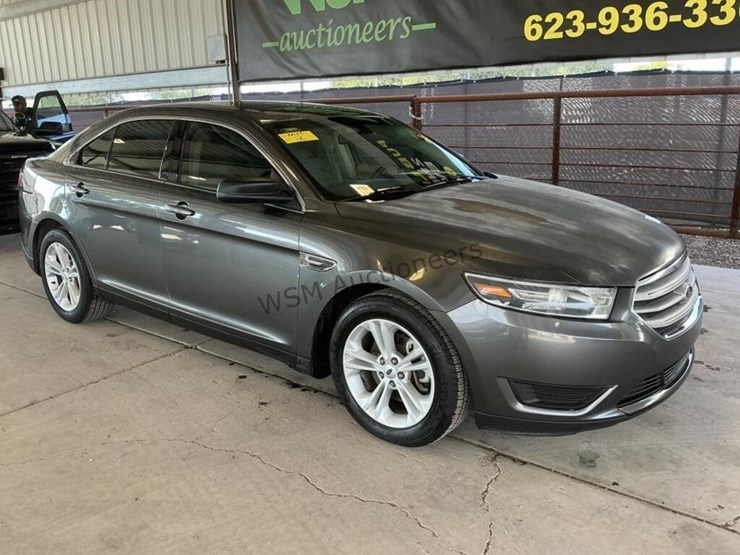 2015-ford-taurus-sdn-image-2