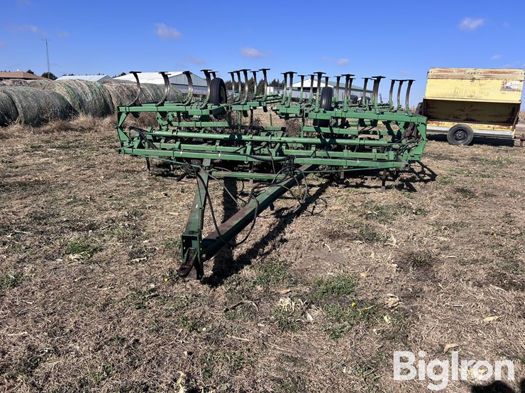 john-deere-1010-image-2