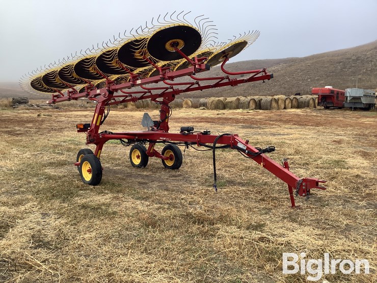 2018-new-holland-14-image-3