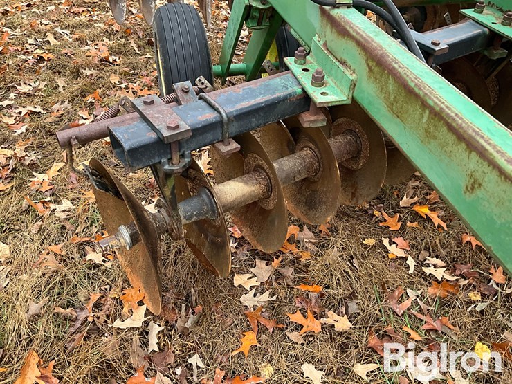 john-deere-230-image-16