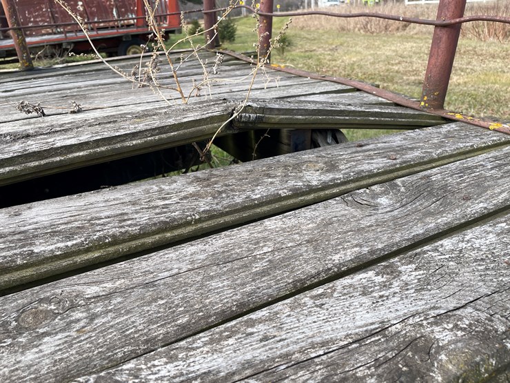 #210-•-16'-hay-rack-on-running-gear-(boyceville,-wi)-image-25
