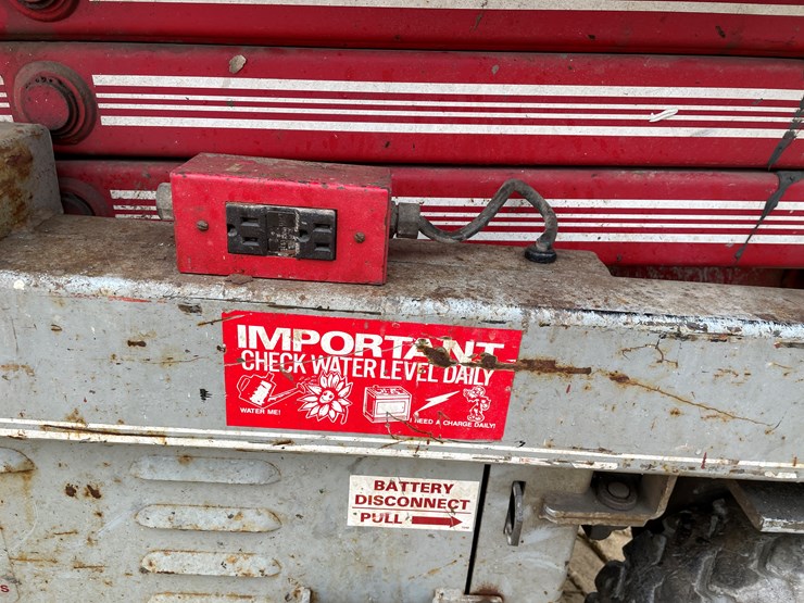 #300-•-1996-mec-scissor-lift-image-18