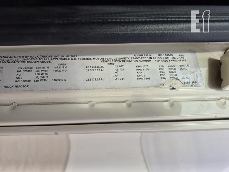 2024-mack-anthem-64t-image-15