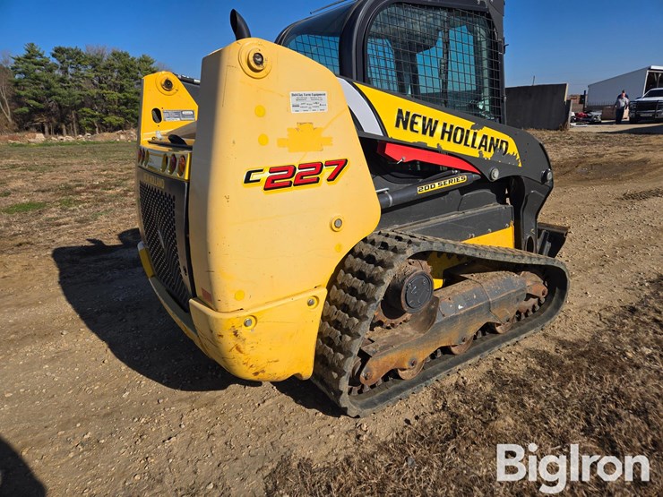 new-holland-c227-image-5