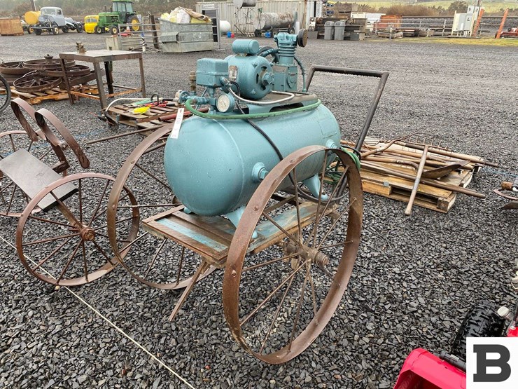 squared-company-dhg-x-portable-air-compressor-image-2