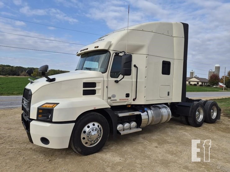 2024-mack-anthem-64t-image-1