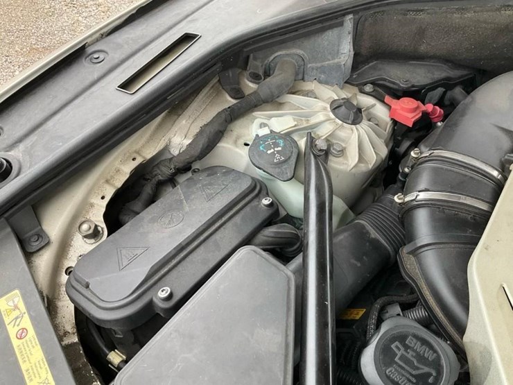 #2053-•-2010-bmw-550gt-car*-image-35