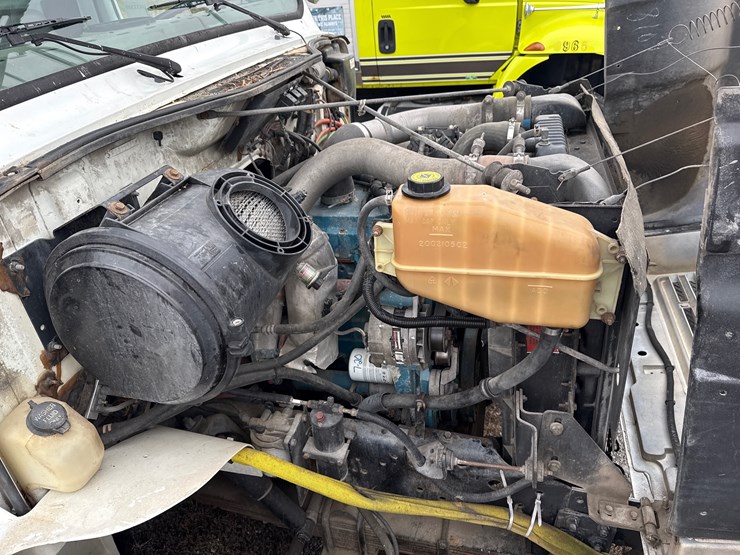 international-4900-image-12