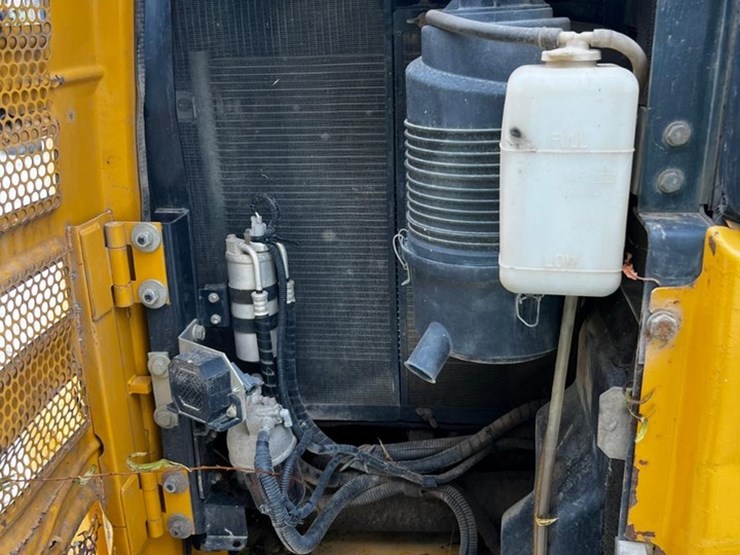 2010-john-deere-60d-image-20