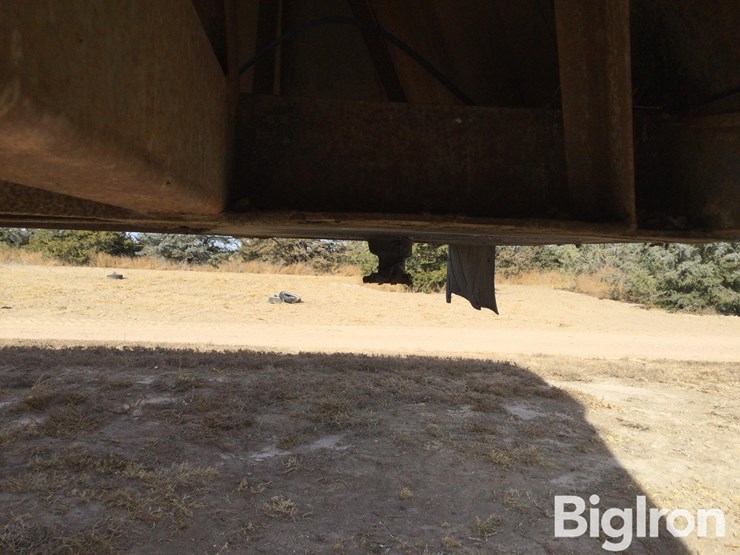 2000-neville-trailer-image-11