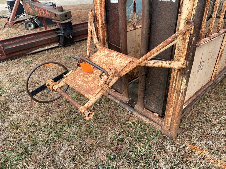 #207-•-for-most-cattle-chute-with-head-gate-(boyceville,-wi)-image-7