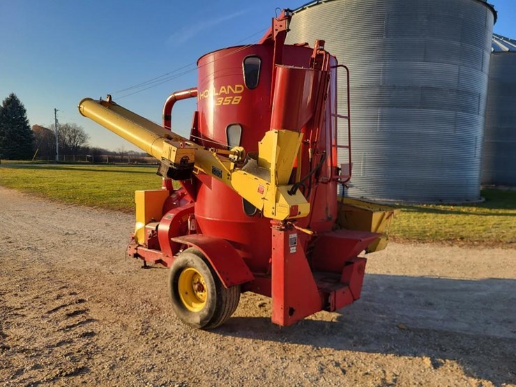 new-holland-358-image-3