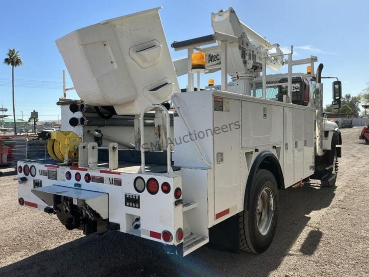 2013-international-7400-image-5