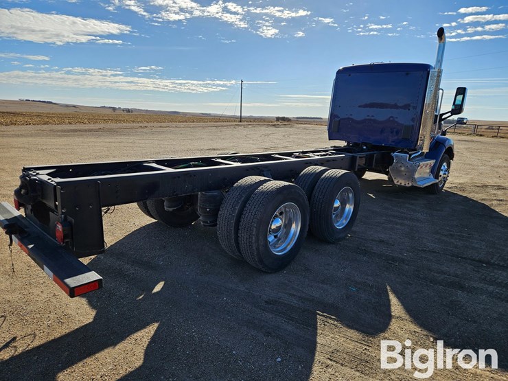 peterbilt-579-image-5