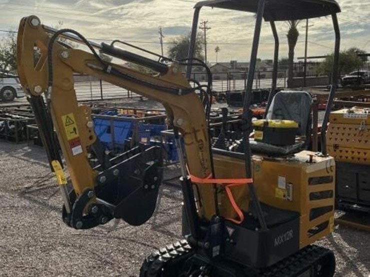 2025-agt-mx12r-mini-excavator-image-2