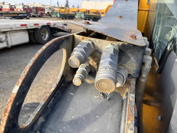 2012-jcb-225-image-12