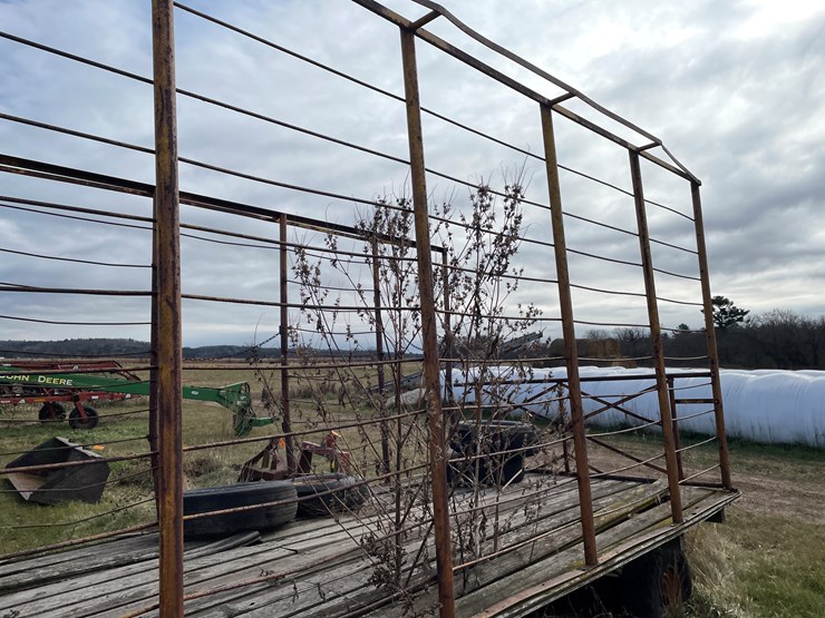 #210-•-16'-hay-rack-on-running-gear-(boyceville,-wi)-image-35