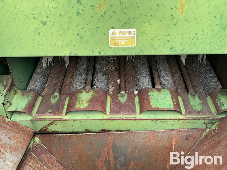 john-deere-300-image-15