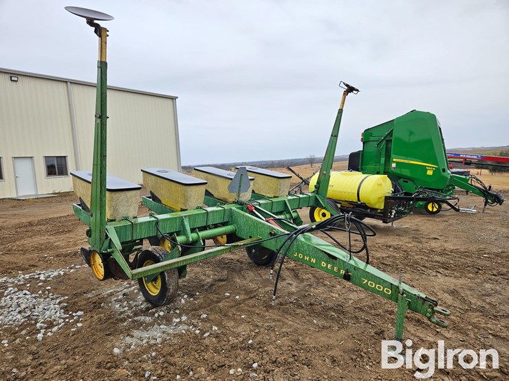 john-deere-7000-image-3