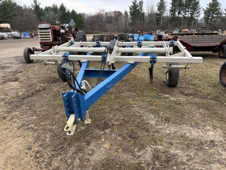 9-shank-chisel-plow-image-2