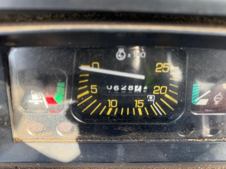 new-holland-3930-image-22