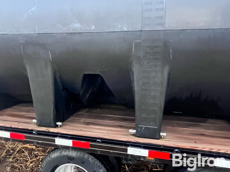 2015-titan-trailer-image-14