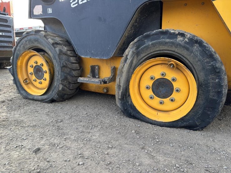 2012-jcb-225-image-14