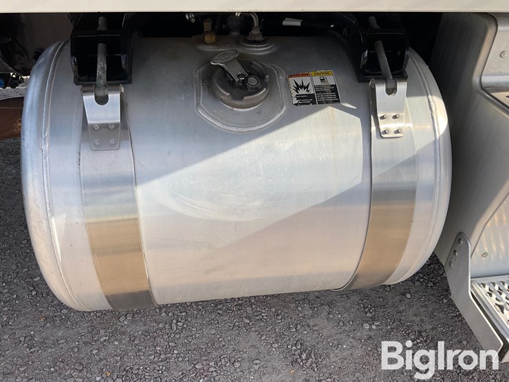 2020-peterbilt-579-image-15